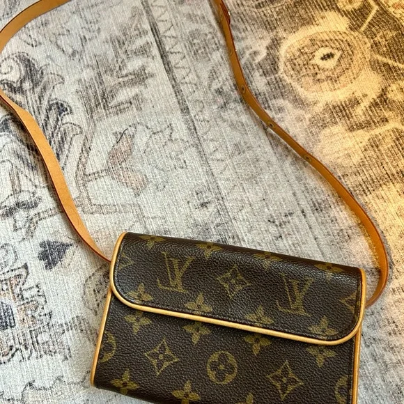 SOLD LOUIS VUITTON Monogram Pochette Florentine S - Picture 10 of 11